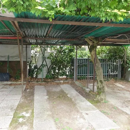 Quiet With Garden Апартаменты